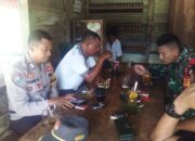 Dua Intitusi TNI Dan POLRI Bersinergi Kunjungi Desa Binaan.