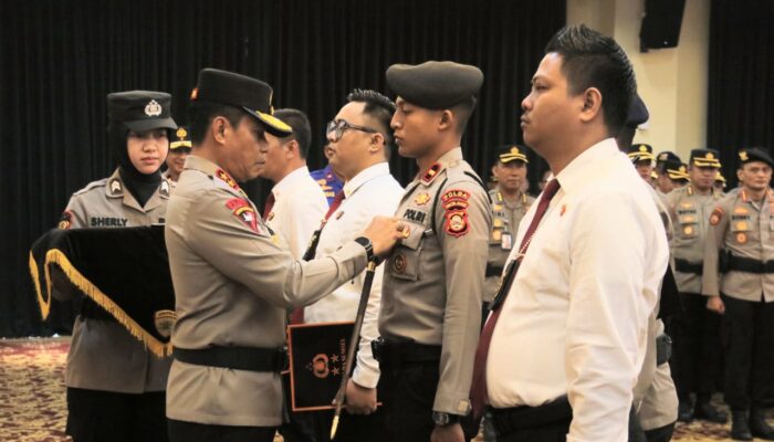 Kapolda Sumsel Irjen Pol Andi Rian R Djajadi,SIK,MH Pimpin Apel Pemberian  Penghargaan Kepada Personel Yang Berprestasi
