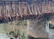 Pengerjaan Pengantian Jembatan Eka Marga di Kelurahan Eka Marga Kecamatan Lubuklinggau Selatan II, Hingga Saat ini masih dikerjakan dan pengerjaannya disinyalir baru lima puluh Persen,