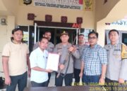 Sekdes Suro Serahkan Senpira ke Polsek Muara Beliti, Wujud Dukungan Operasi Senpi Musi 2025,, Rabu 25/06/2025: